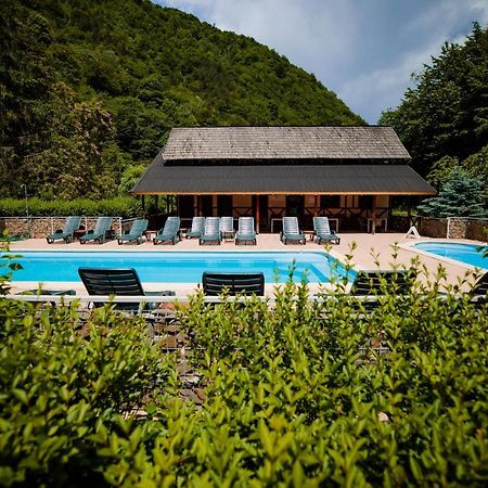 Fratii Jderi - Utopia Verde Brezoi Exteriér fotografie