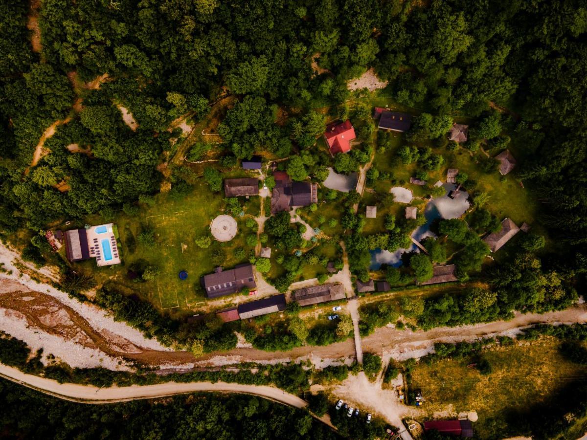 Fratii Jderi - Utopia Verde Brezoi Exteriér fotografie
