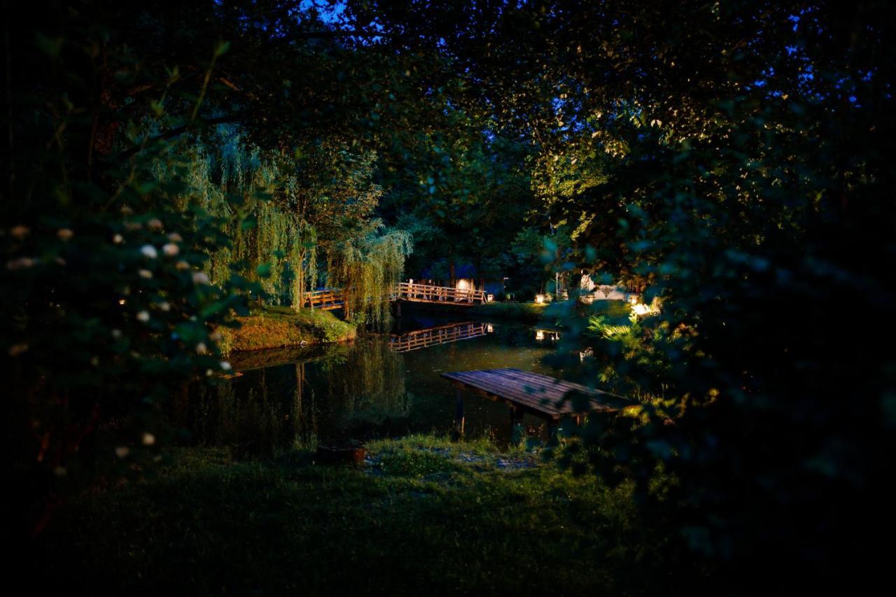 Fratii Jderi - Utopia Verde Brezoi Exteriér fotografie