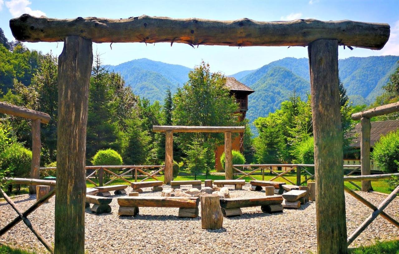 Fratii Jderi - Utopia Verde Brezoi Exteriér fotografie