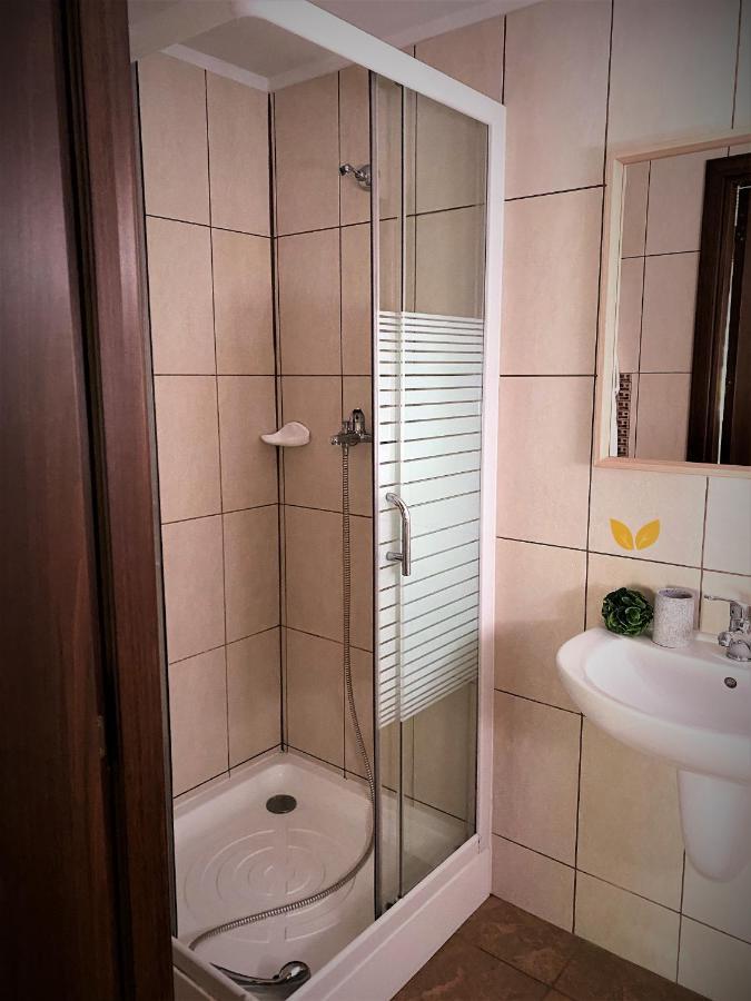 Fratii Jderi - Utopia Verde Brezoi Exteriér fotografie